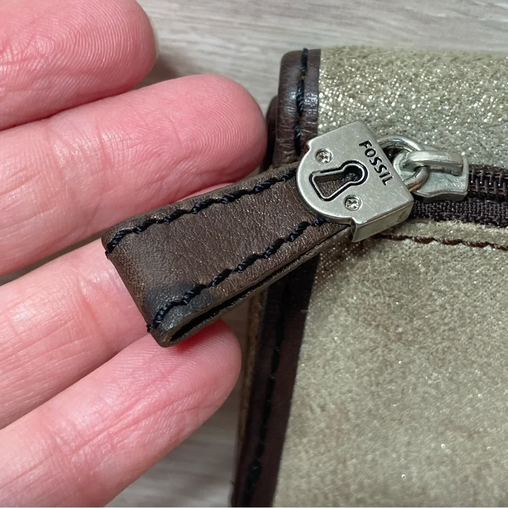 FOSSIL / Ladies Brown Leather and Tan Metallic Tri Fold Wallet